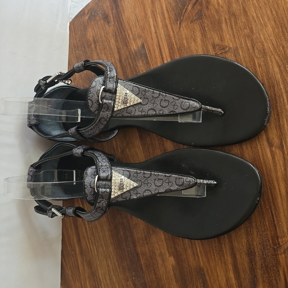 Guess Womens Thong T Strap Sandals Gray/ Black Rhinestone Bling  Chic Sz.10